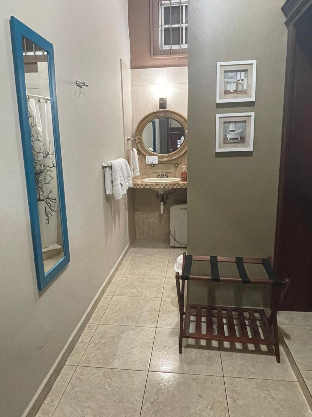 Refugio De La Montana B&B 산페드로술라 객실 사진